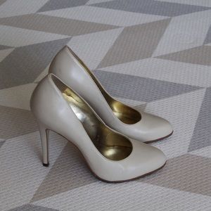 Cathy Jean Pumps Cream Color Size 5